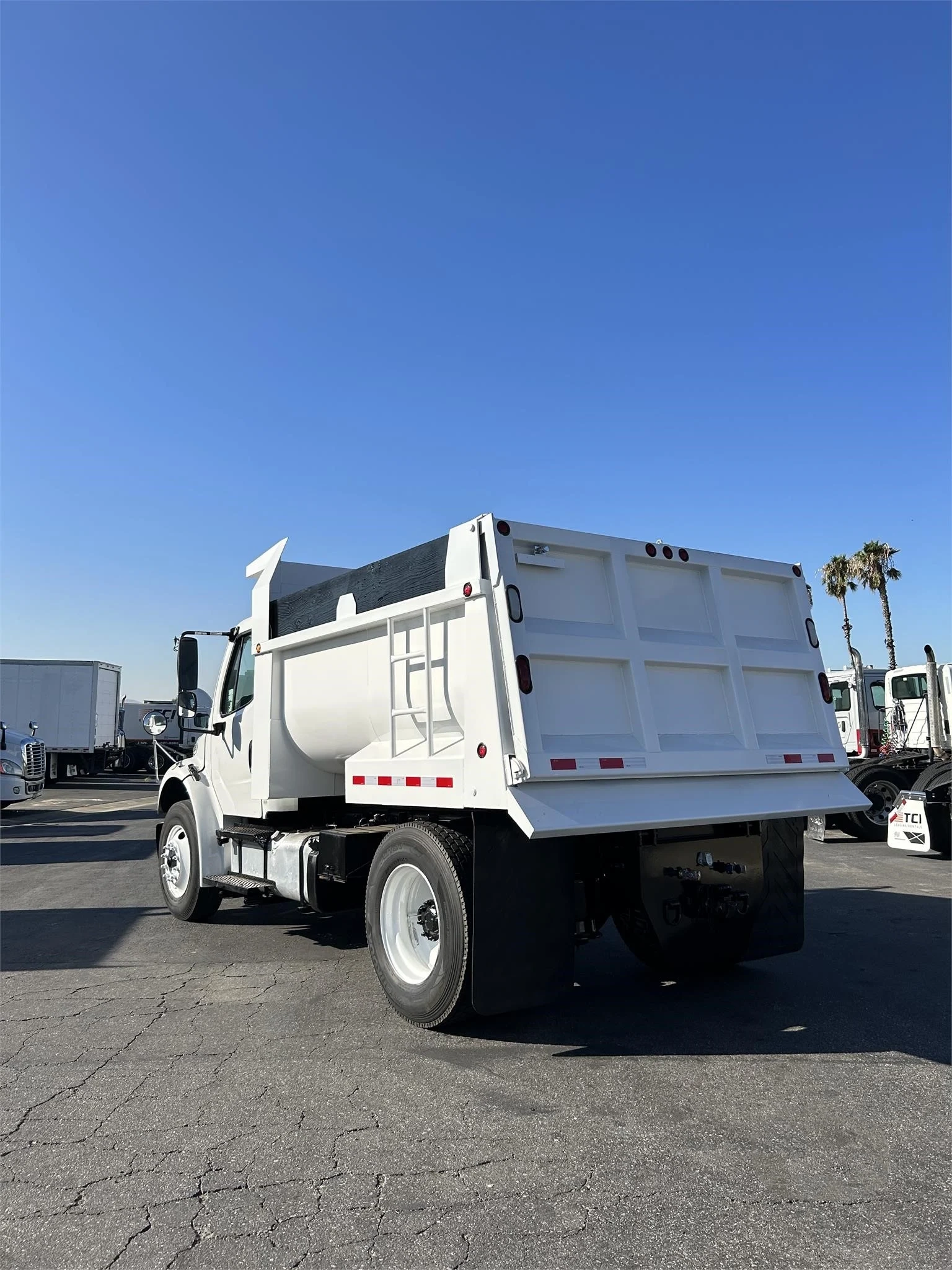 2017 FREIGHTLINER BUSINESS CLASS M2 106